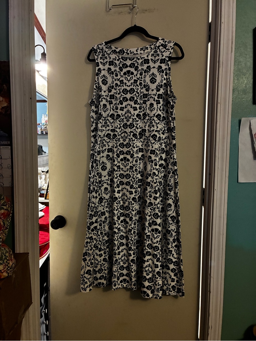 Croft & Barrow Black and White Sleeveless Floral Midi Dress